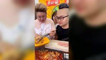 娱乐吃瓜酱新年,盘点娱乐圈热点事件，揭秘明星幕后故事